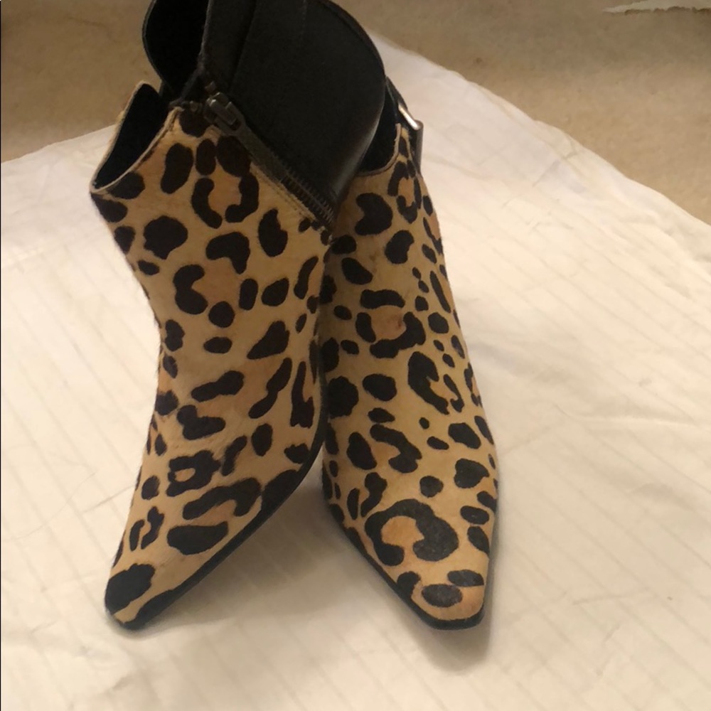 Donald J Pliner Shoe Bootie size 8